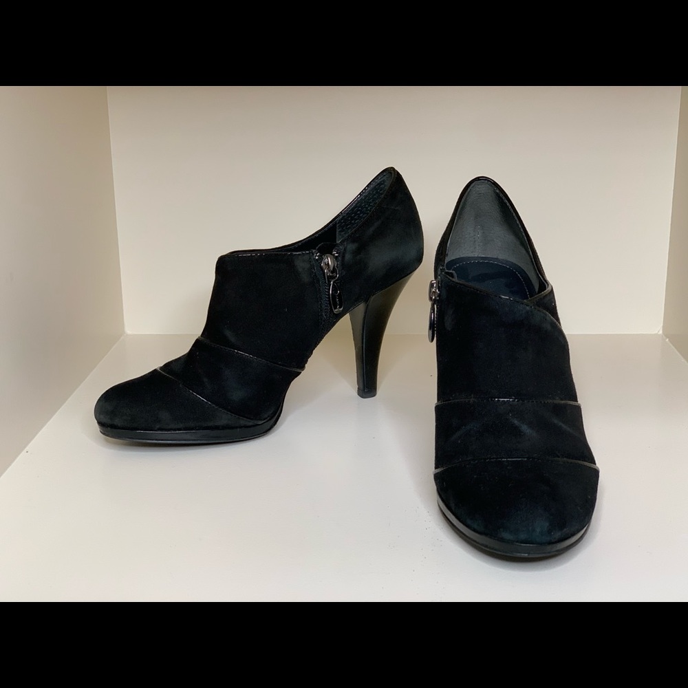 TAHARI black suede booties